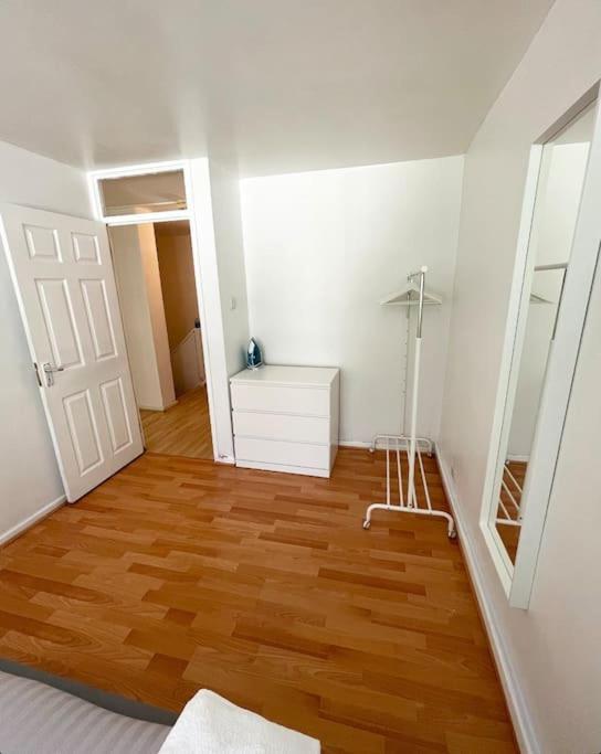 Lovely 2-Bed 20 Mins To Central London 아파트 외부 사진