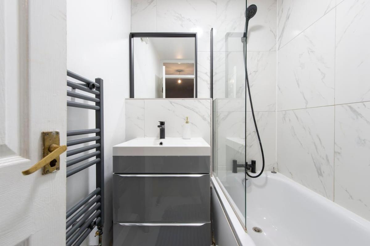 Lovely 2-Bed 20 Mins To Central 런던 외부 사진