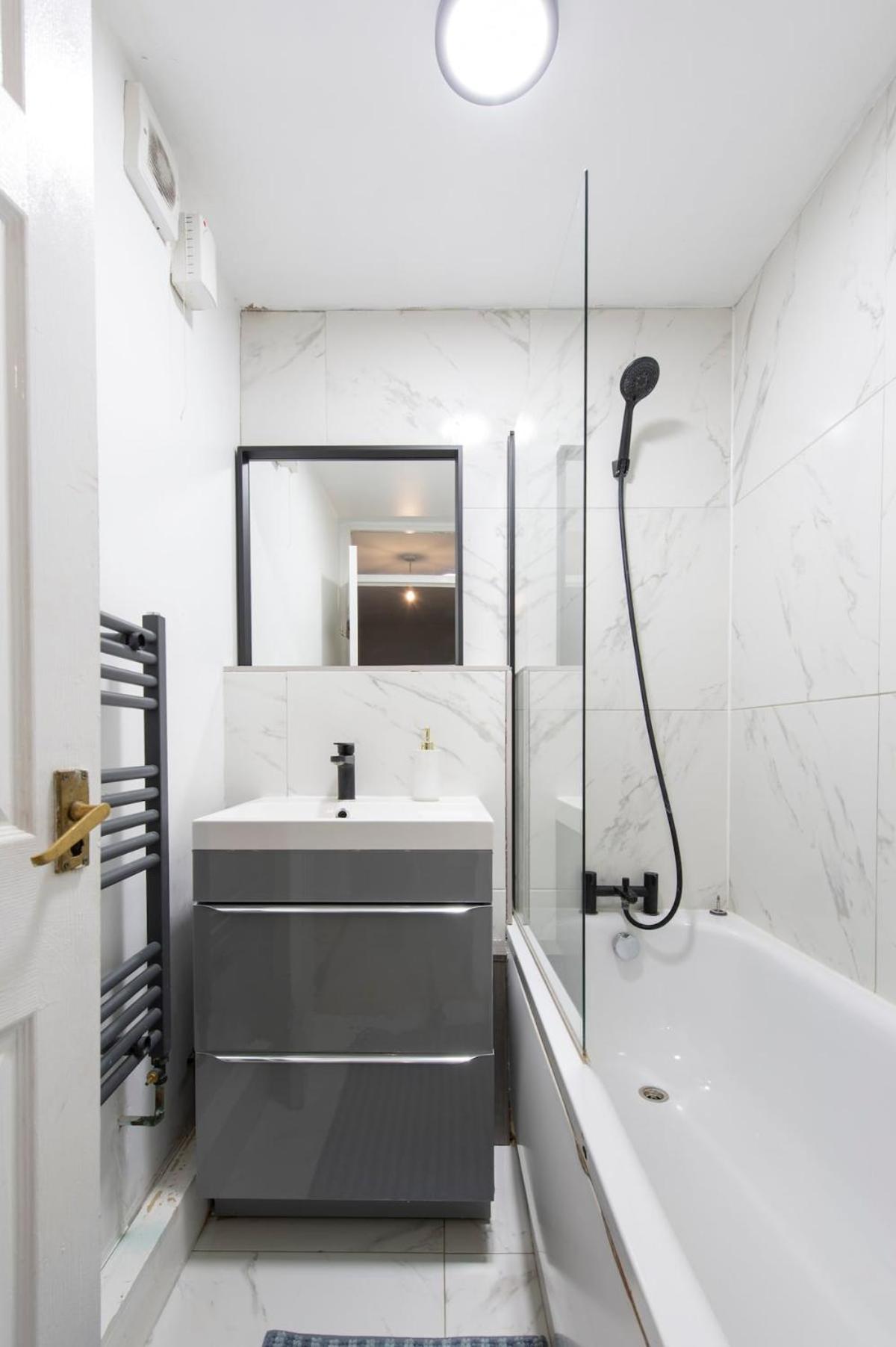 Lovely 2-Bed 20 Mins To Central 런던 외부 사진